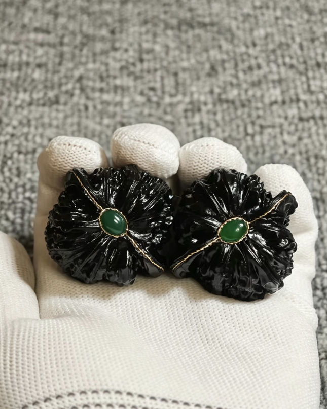 White Lion Di Men Wenwan Walnuts with Emerald Inlay 41×39×36mm