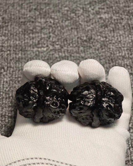 Toad-head Di Men Wenwan Walnuts with green rhinestone eyes