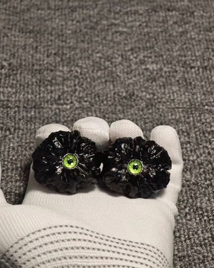 Toad-head Di Men Wenwan Walnuts with green rhinestone eyes