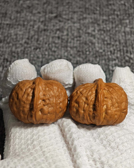 Pumpkin  Wenwan Walnuts inlaid with white ice agate