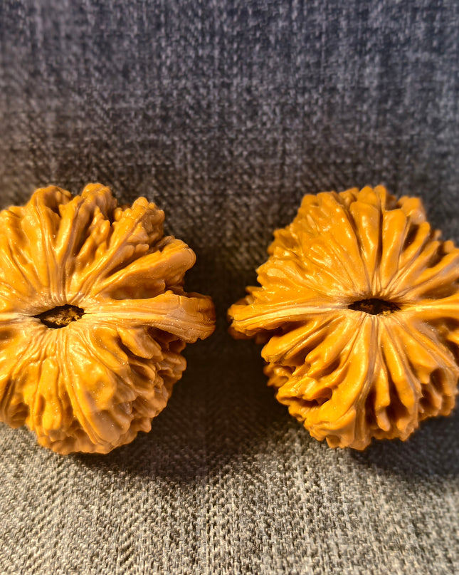 Base-Coated Four-Story Tower Wenwan Walnuts